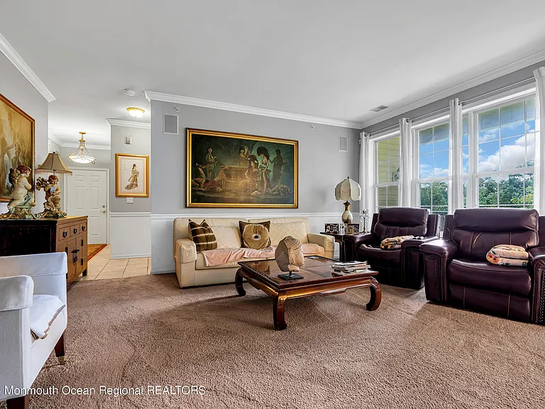 536 Saint Andrews Pl — Photo 7
