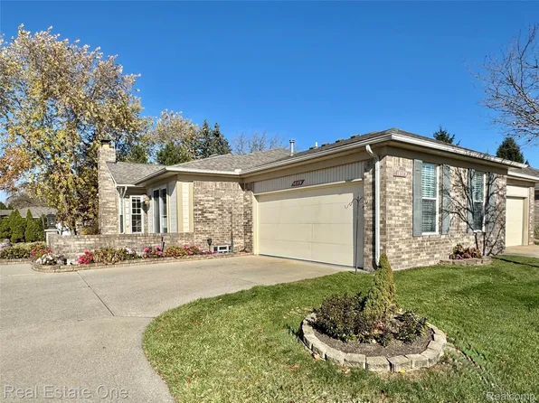 18379 Pleasant Valley Dr, Macomb, MI 48044