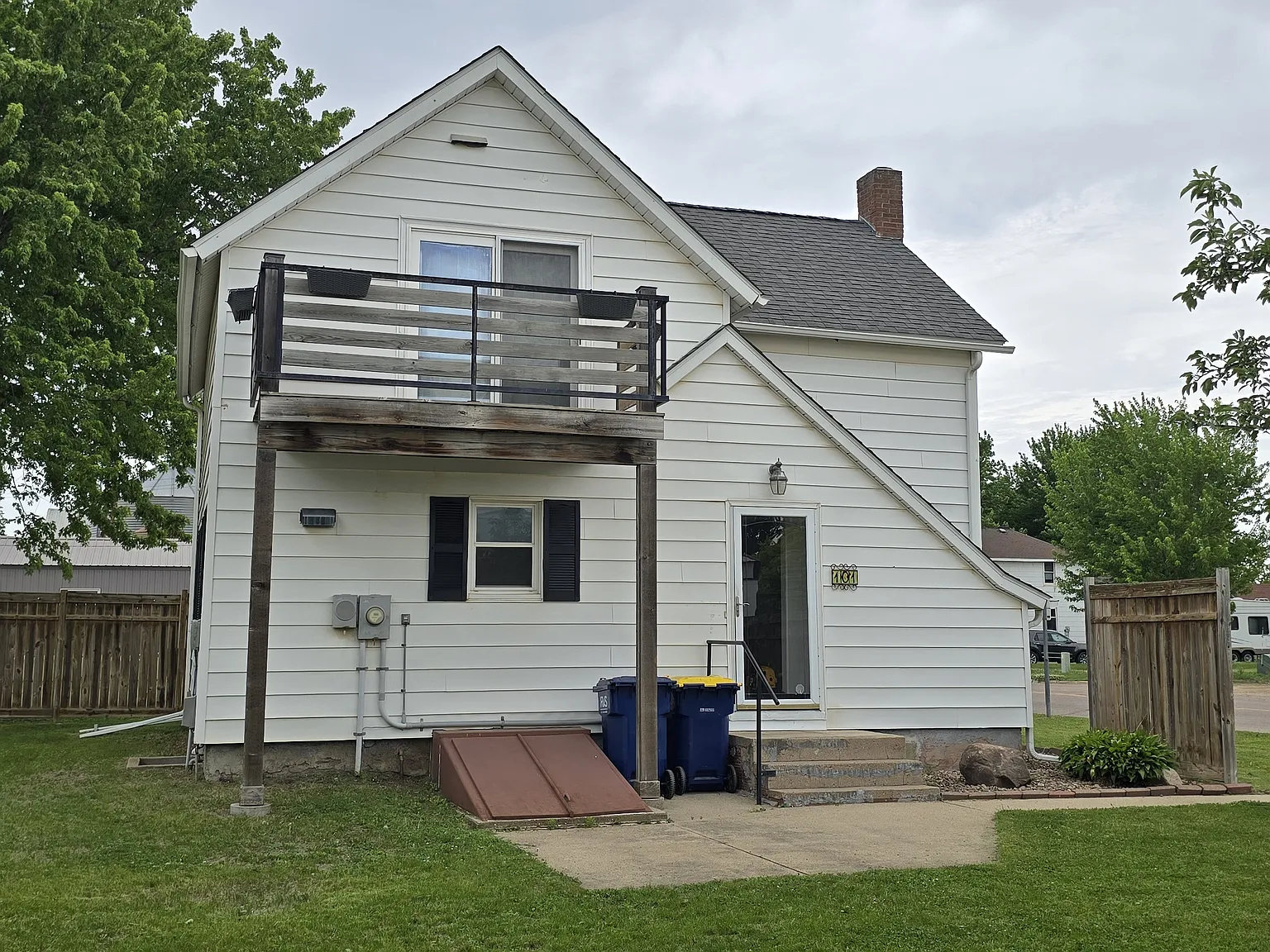 3 bed, 1200 sqft, $1,425 — Photo 2