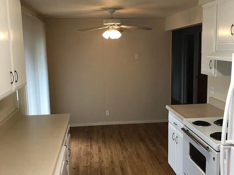 1720 Barton St — Photo 4