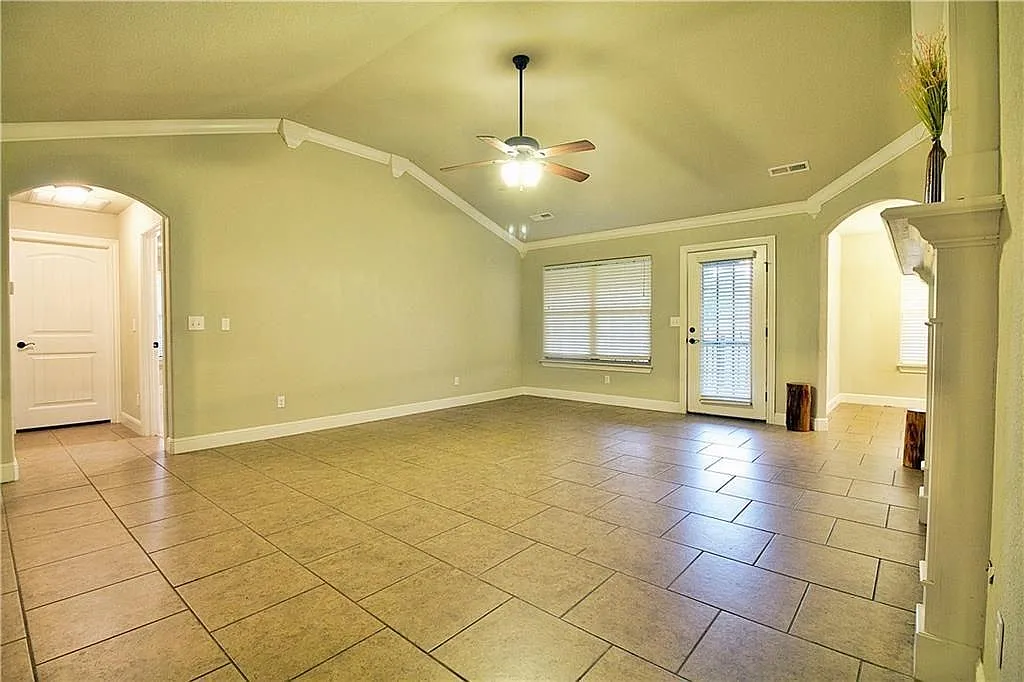 3007 SW Waterleaf Ave — Photo 3