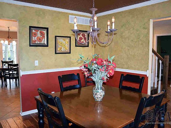 4th image of 1403 Castlebury Dr