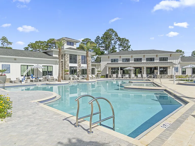 The Quinn Luxury Apartments — Photo 35