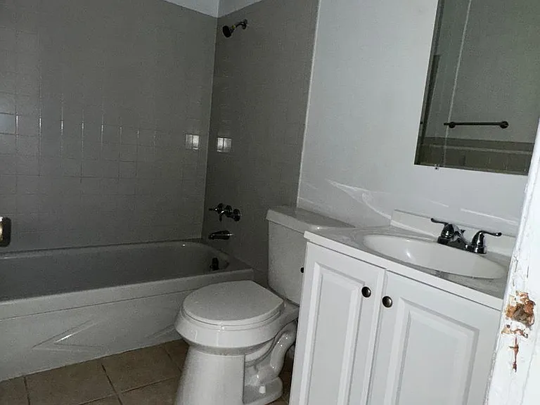 1749 SW 12th St — Photo 3