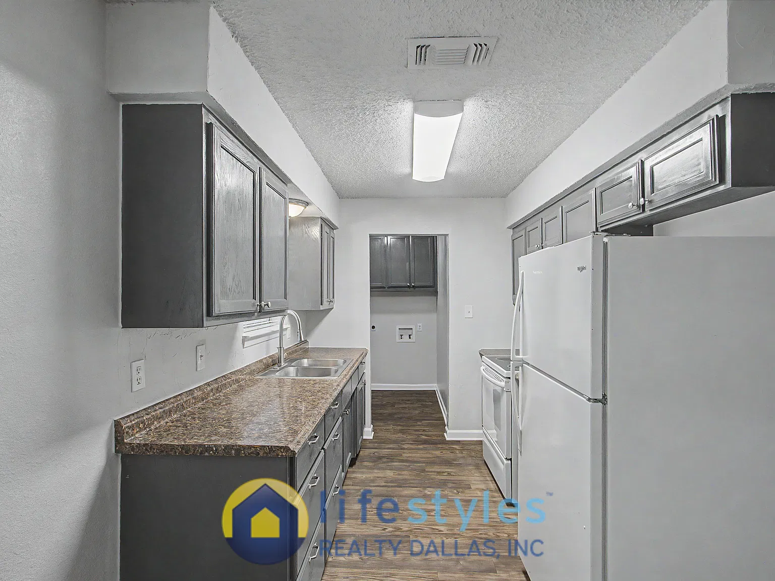 3 bed, 1406 sqft, $1,695 — Photo 3