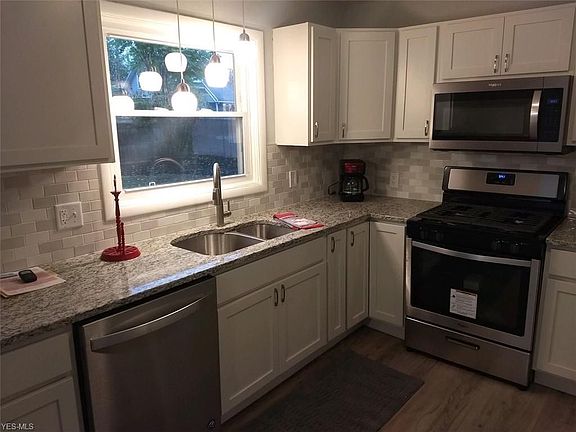 5th image of 3380 Lloyd St
