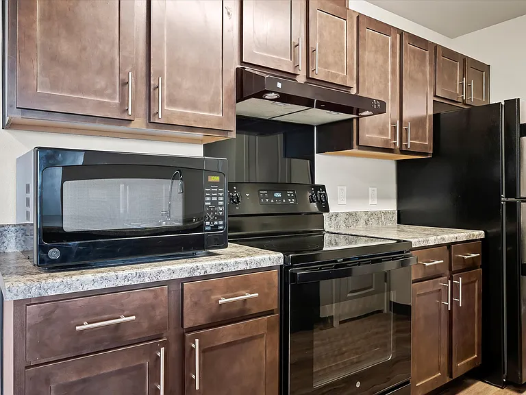 Lynne Village Apartments — Photo 55