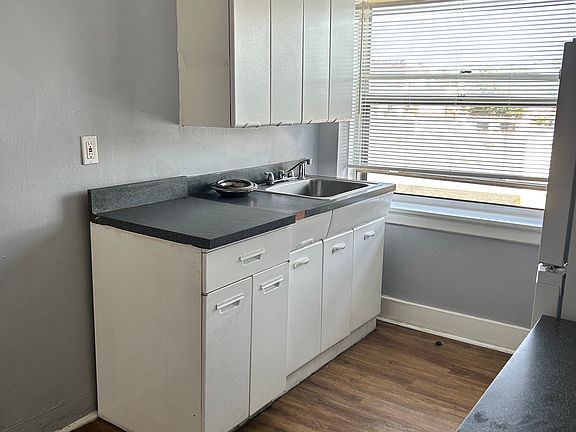 5th image of 5818 Hamilton Ave #3