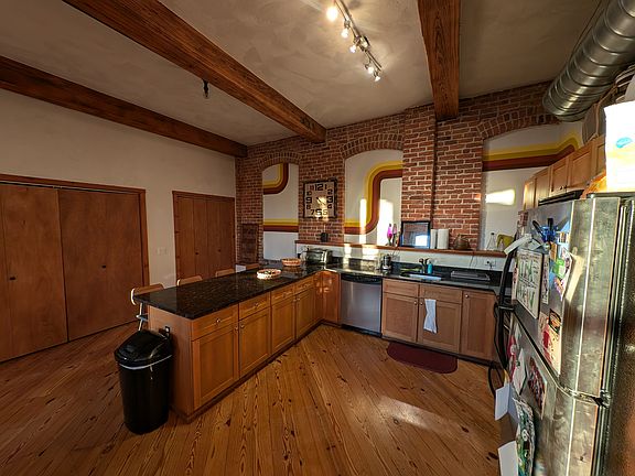 3rd image of 409 Pine St Unit 202