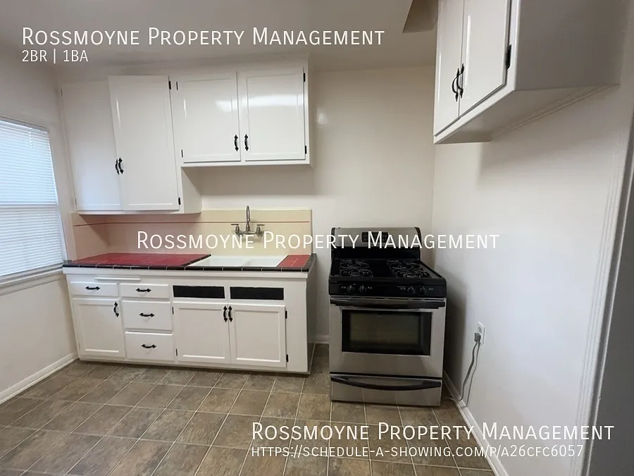 2 Bedroom 1 Bath Apartment in Burbank — Photo 4
