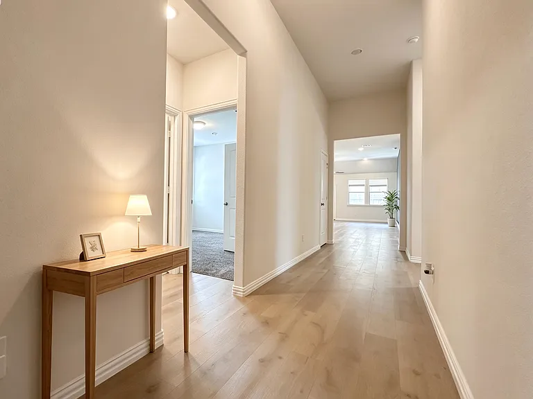 900 Slate Ln — Photo 2