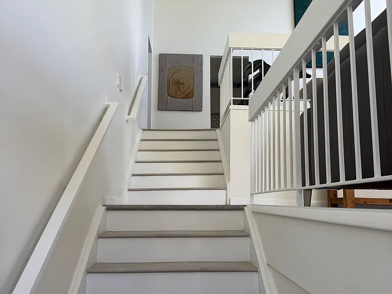 927 Hahaione St — Photo 2