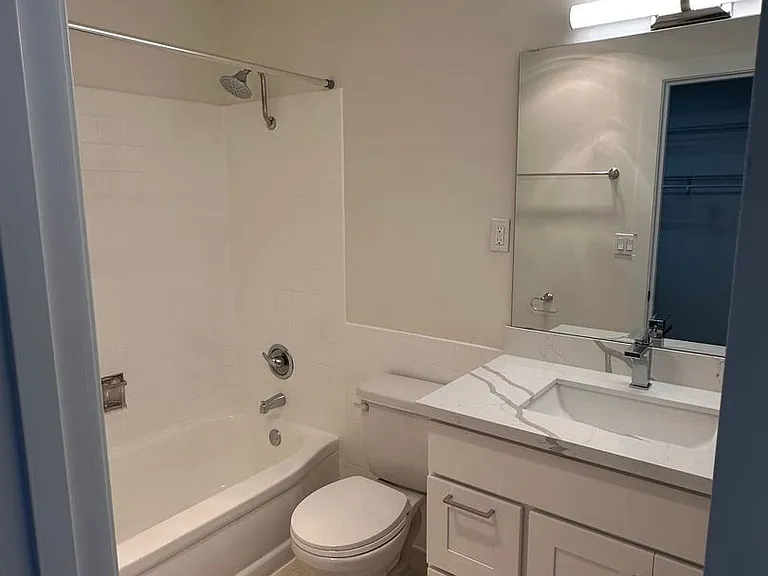 Golden Inca Apartments | Where Comfort Meets Style — Photo 24