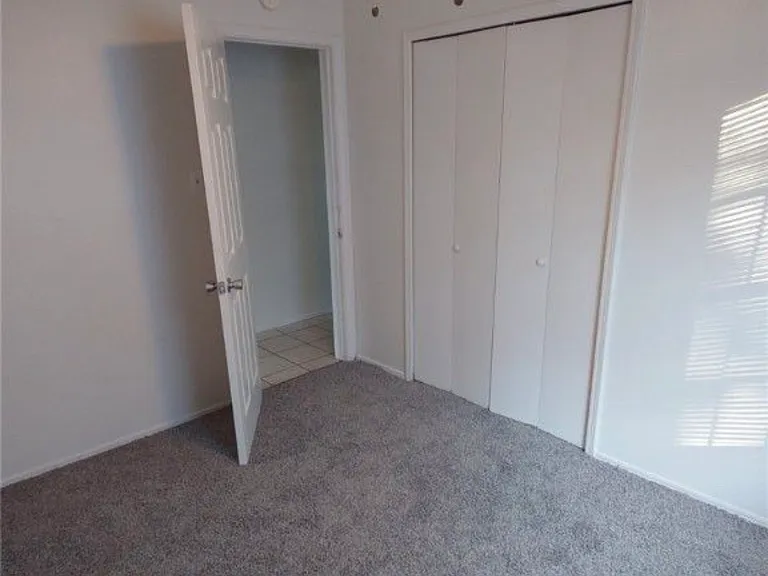2506 Grasslands Dr — Photo 4