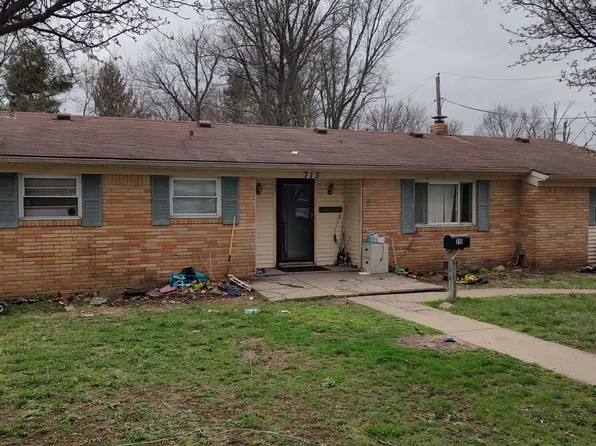 715 E 10th St, Rushville, IN 46173