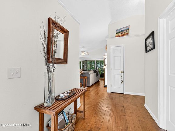 5th image of 565 Willowgreen Ln