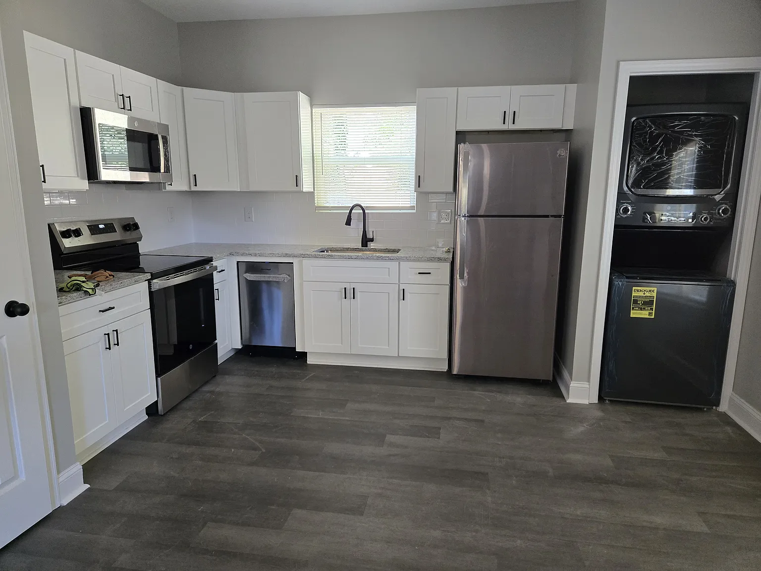 2 bed, 750 sqft, $1,600 — Photo 3