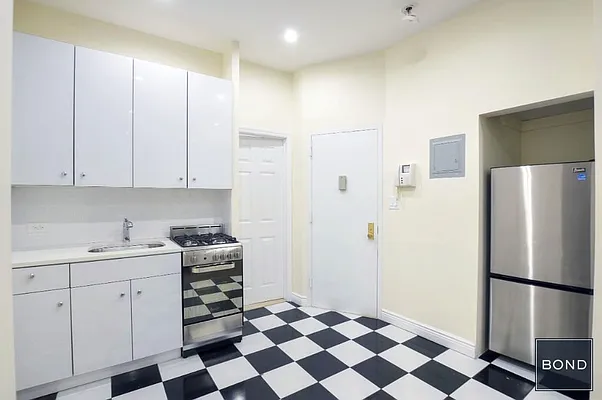 Rented by Bond New York | media 17