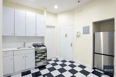 Rented by Bond New York