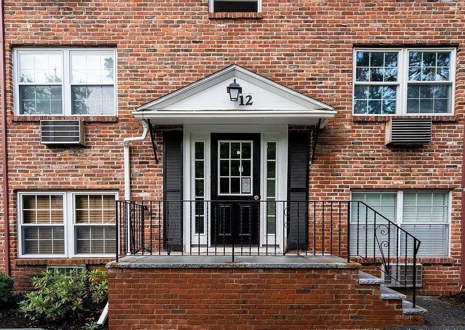 1st image of 12 Colonial Village Dr APT 1
