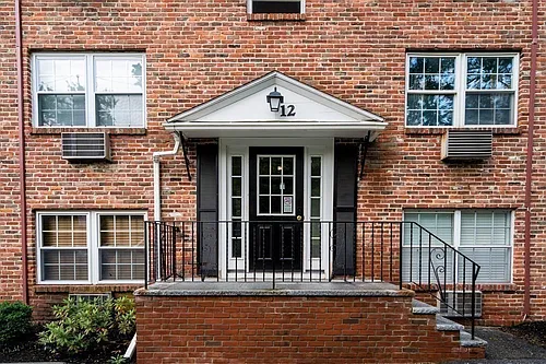 12 Colonial Village Dr Photo 1