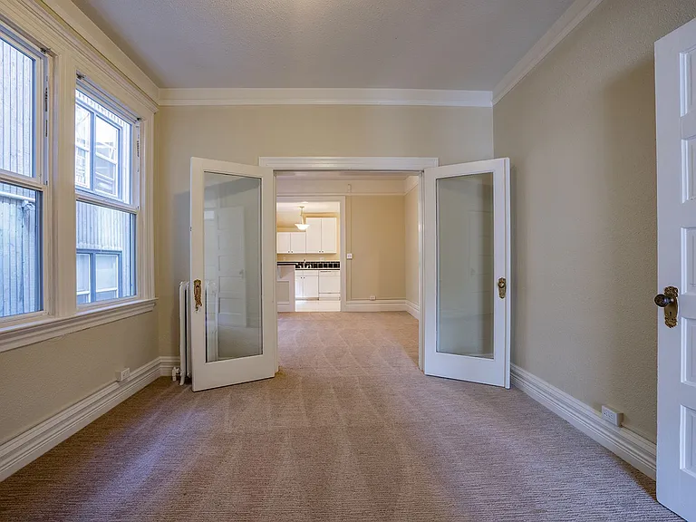 Alexander Apartments — Photo 3
