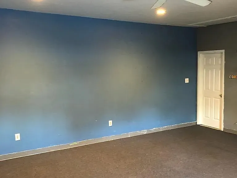 555 Claymont Ave — Photo 5