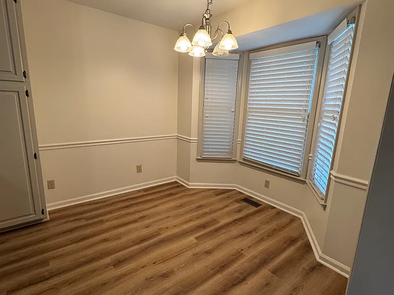 5432 Sharpe Dr — Photo 3