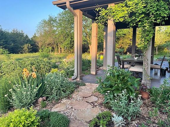 4th image of 1004 N Craft Rd