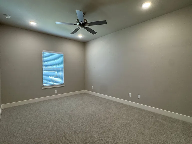 7110 Alexander Dr — Photo 34