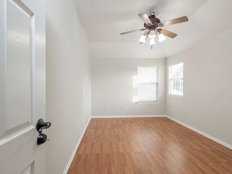 1509 Heron Dr — Photo 23