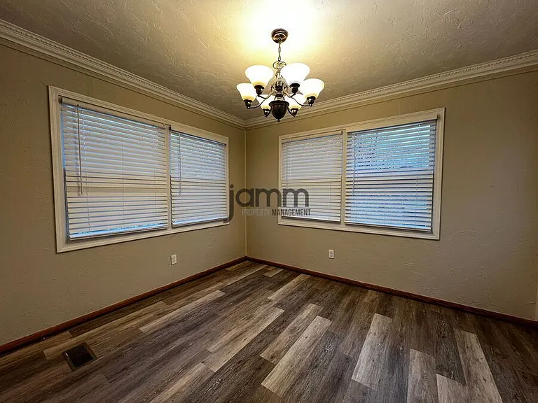 18713 Waterbury Ave — Photo 20