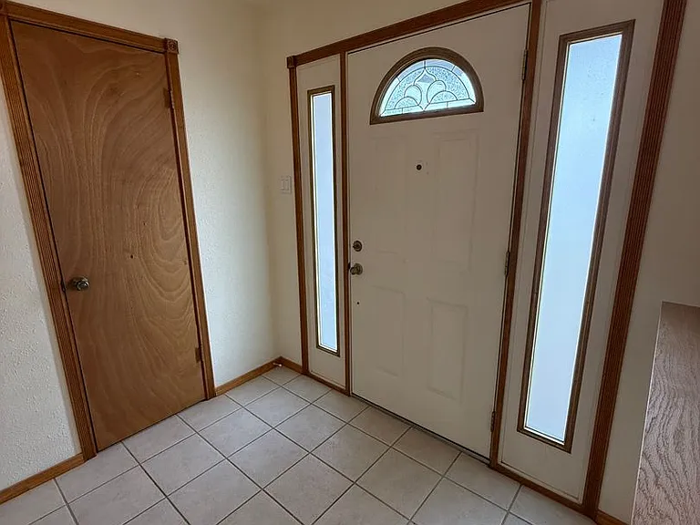 2719 Topley Ave — Photo 4
