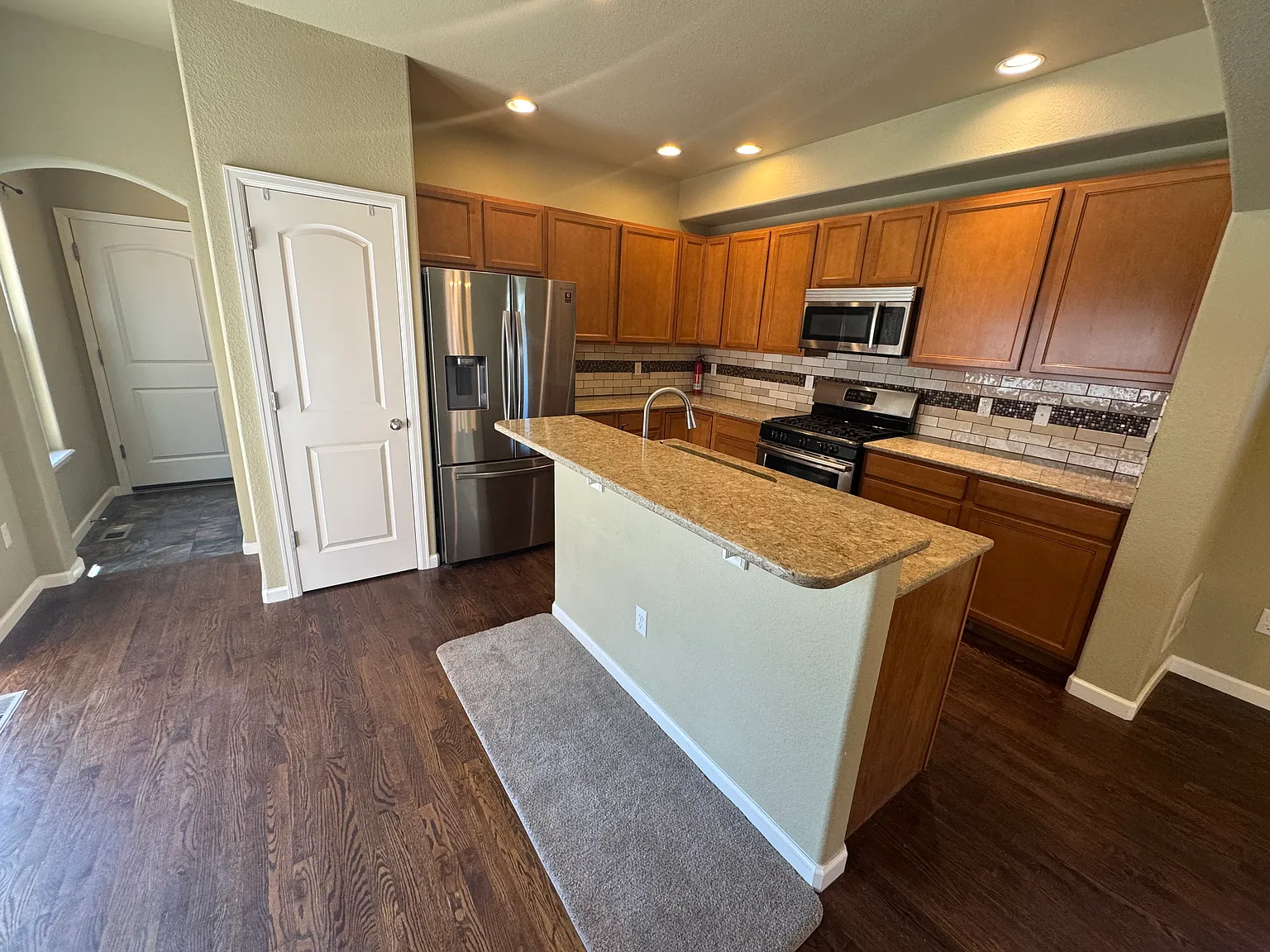 3 bed, 2911 sqft, $3,000 — Photo 4