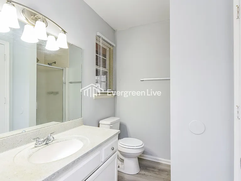 404 Winslow Way — Photo 5