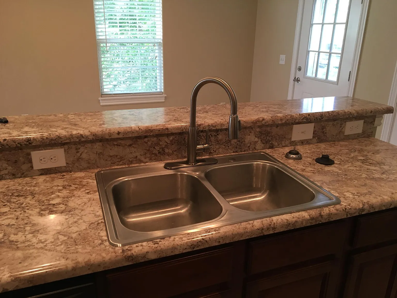 3 bed, 1128 sqft, $1,300 — Photo 3