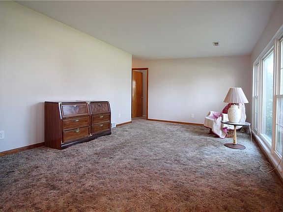 4th image of 18430 Puritas Ave
