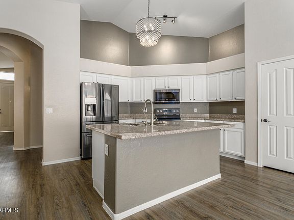 5th image of 1024 E BLACKHAWK Drive