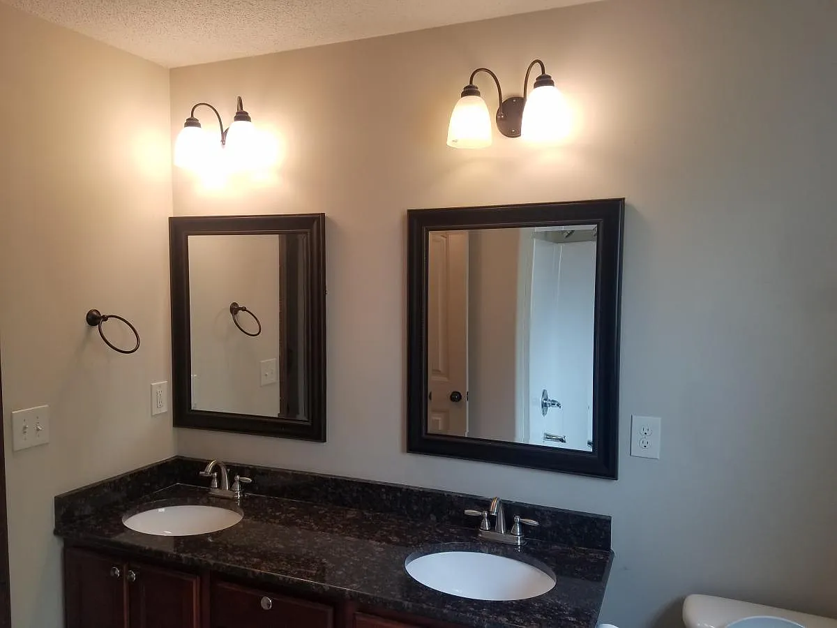 3 bed, 2150 sqft, $1,600 — Photo 1