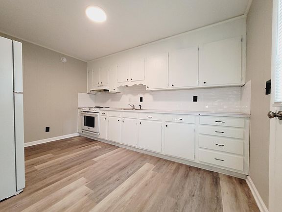 3rd image of 102 Sunset Dr