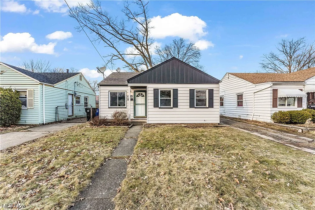 13514 Emery Ave photo 1
