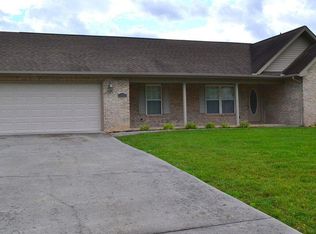 1426 Foxfire Cir, Seymour, TN 37865