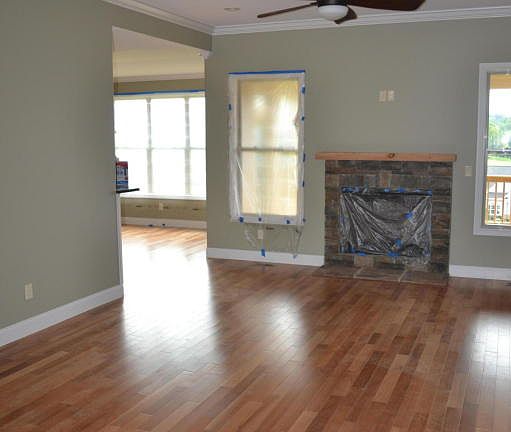 4th image of 912 Montgomery Ln