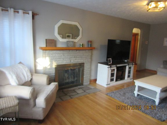 4th image of 1009 Lincoln Ave