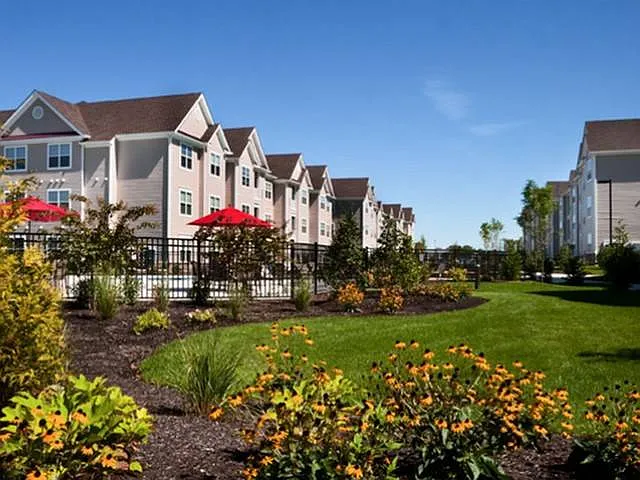 Laurel Green Apartments — Photo 19