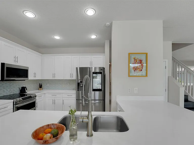 1070 Bluewood Ter — Photo 15