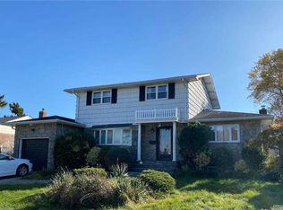 48 Summit St, Hicksville, NY 11801