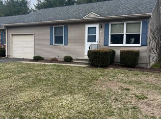 102 N Maple St APT 11A, Enfield, CT 06082