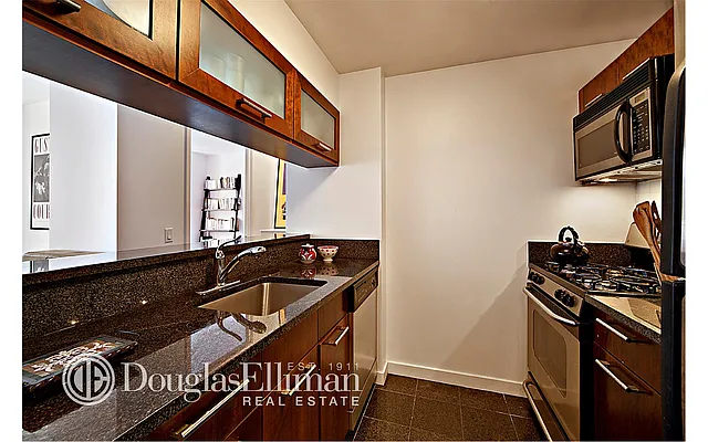 Rented by Douglas Elliman | media 19