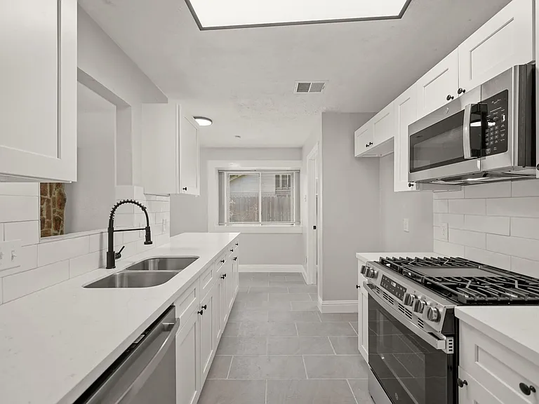 22039 Rivermead Dr — Photo 10